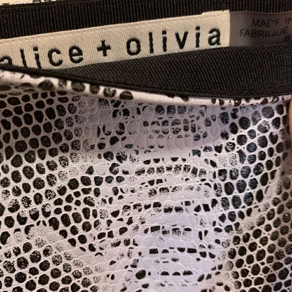 ❤️SOLD❤️Alice + Olivia Lamb Leather Skirt | Size: 6 | - Picture 3 of 10